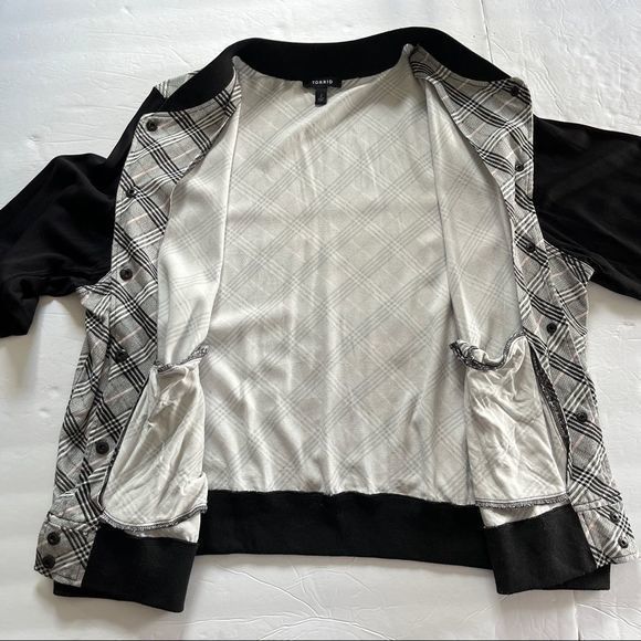 Torrid Black White & Pink Plaid Twill‎ Bomber Jacket - Picture 9 of 13